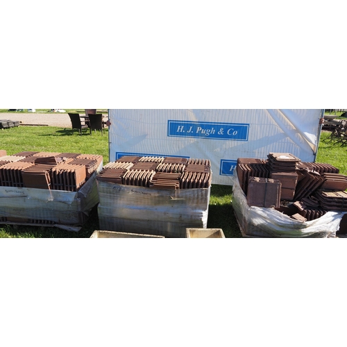 351 - Roofing tiles - 3 pallets