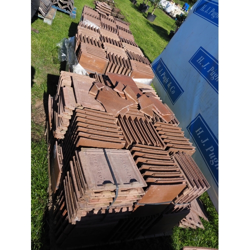 353 - Roofing tiles - 3 pallets