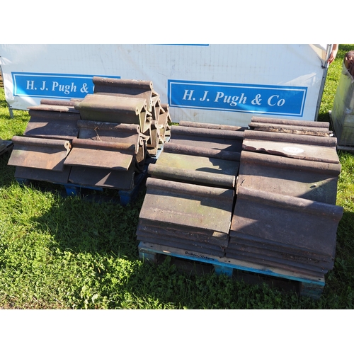 357 - Ridge tiles - 2 pallets