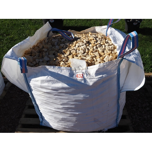 432 - Cotswold stone chippings