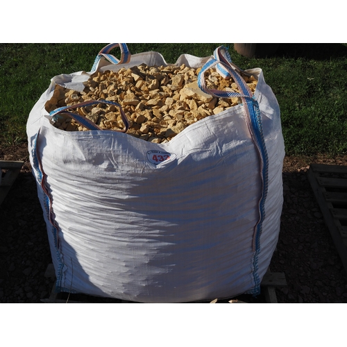 433 - Cotswold stone chippings