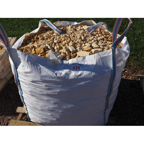 434 - Cotswold stone chippings