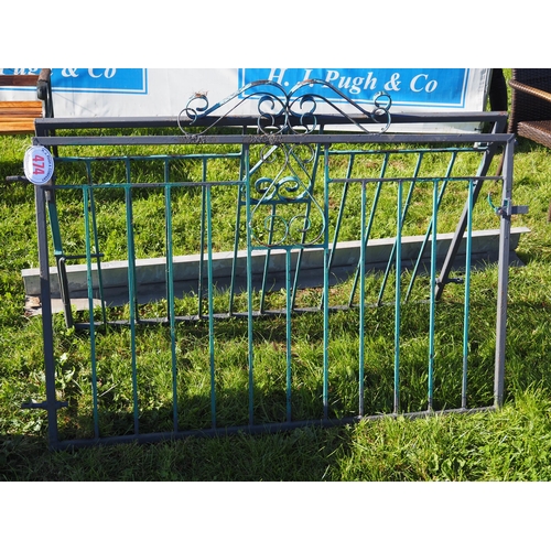 474 - Drive gates 8ft and lintel