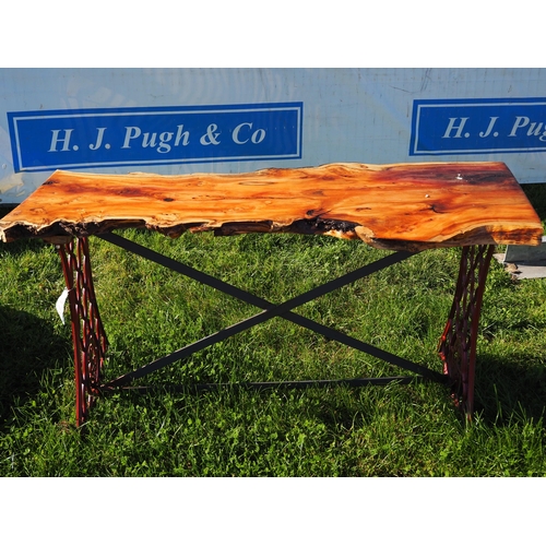 475 - Table with yew wood top