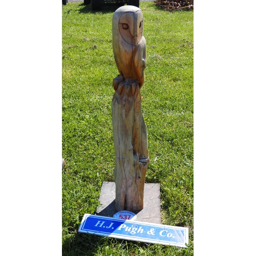 537 - Wooden owl statue