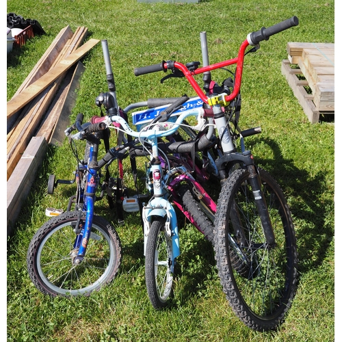 574 - Bike rack and bikes