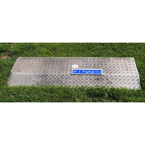 638 - Chequer plate ramp