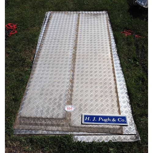 654 - Quantity of chequer plates