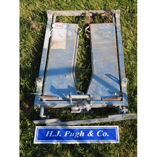 1500 - Galvanised sheep yoke gate