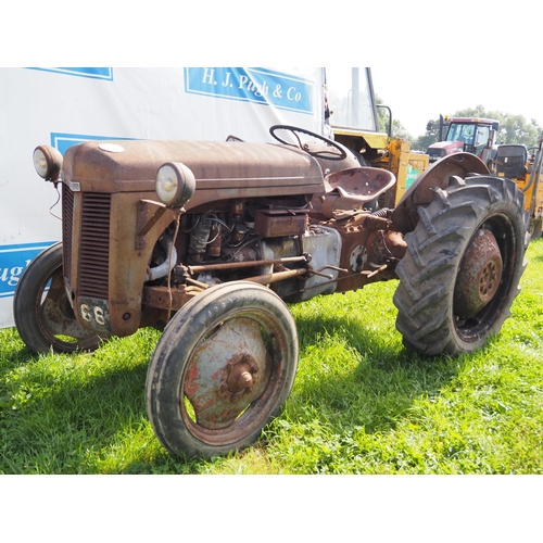 1719 - Ferguson TEA96700 petrol tractor