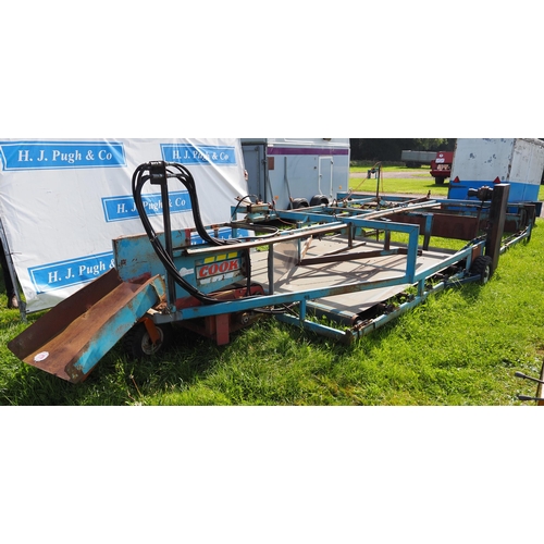 1730 - Cook hydraulic flat 8x8 bale collector