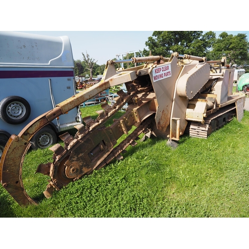 1732 - Trencor Jetco 460 chain tracked trencher, showing 2932 hours, runs and drives. Key in office