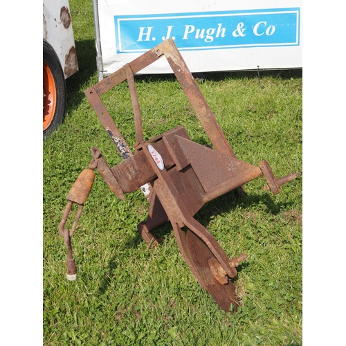 1744 - Browns mole plough