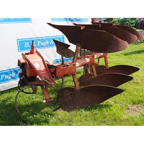 1788 - Kverneland 3 furrow reversible plough