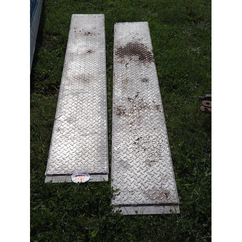 1797 - Galvanised loading ramps 8ft