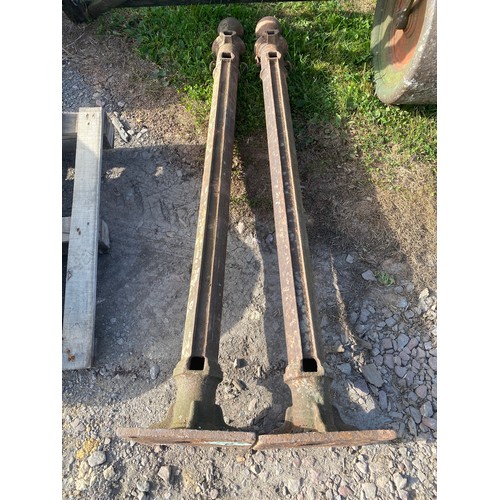 498A - Pair of cast iron bollards 6ft