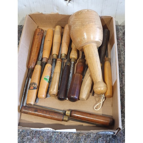 1109 - Assorted wood carving chisels - 16 and wooden mallet