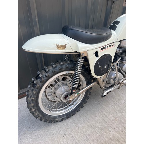 1000 - Jawa Metisse 2 valve scrambler. 1964/5. 500cc
Runs and rides, comes with Quaife gearbox.
No docs