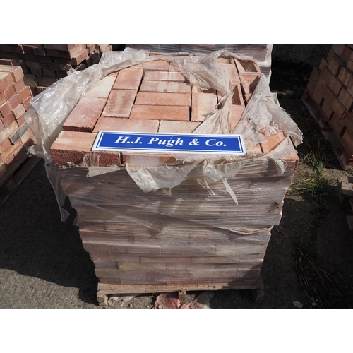 107 - Pallet of red bricks to include London bricks