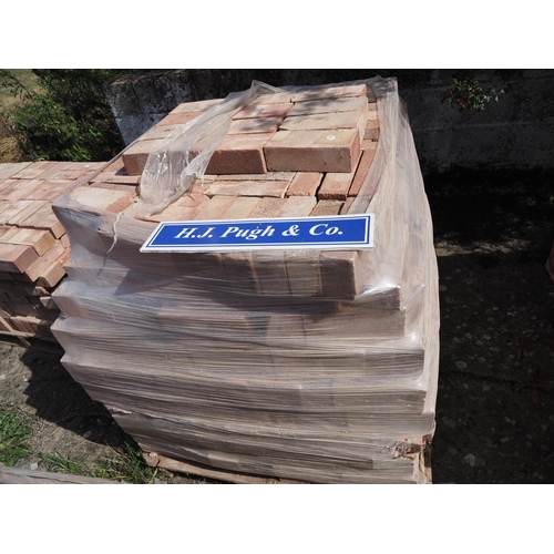 108 - Pallet of red bricks to include London bricks