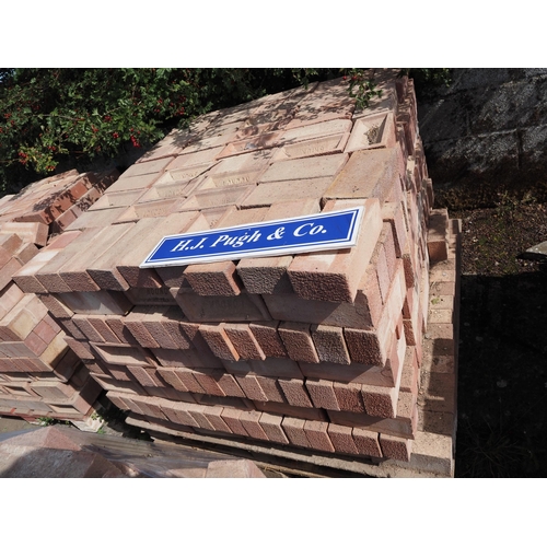 112 - Pallet of red bricks to include London bricks