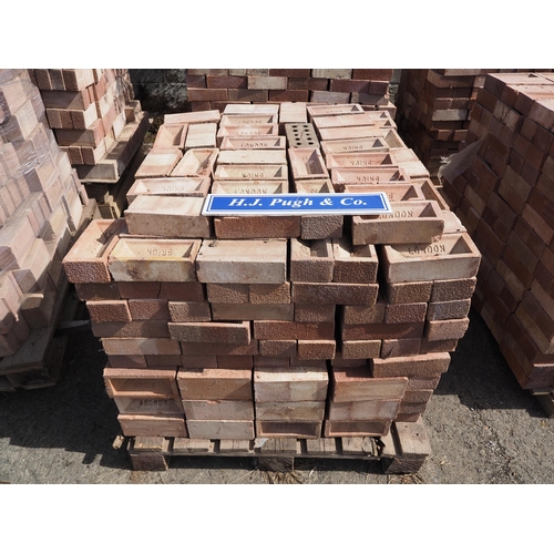 113 - Pallet of red bricks to include London bricks