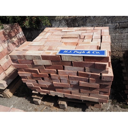 114 - Pallet of red bricks to include London bricks