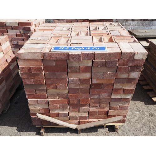 115 - Pallet of red bricks to include London bricks