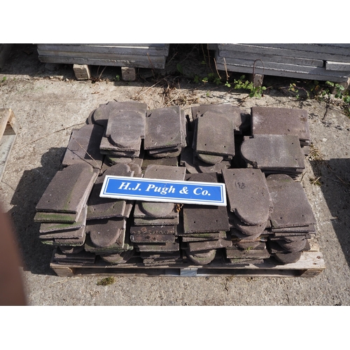 118 - Various roof tiles - 4 pallets