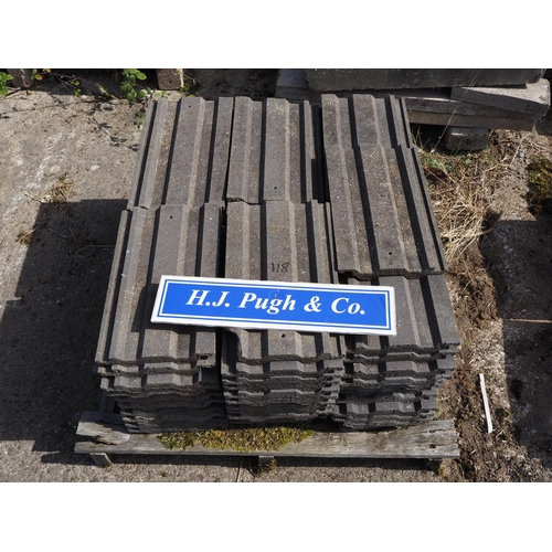 118 - Various roof tiles - 4 pallets