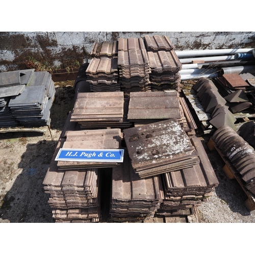 122 - Concrete roof tiles - 2 pallets