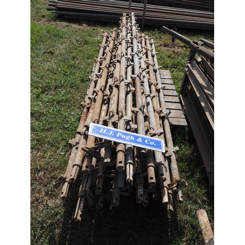 59 - 20 Cross braces, 64 side braces, 30 up rights and a pallet of cross beams
