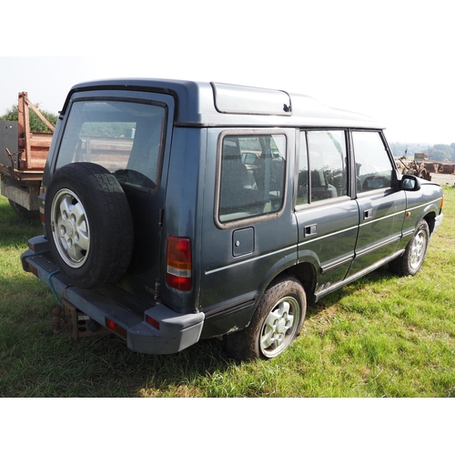 330 - Land Rover Discovery. Showing 237,487 miles. Reg. P903 RUW. V5