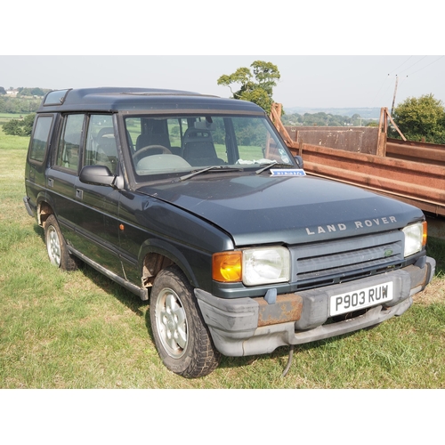 330 - Land Rover Discovery. Showing 237,487 miles. Reg. P903 RUW. V5