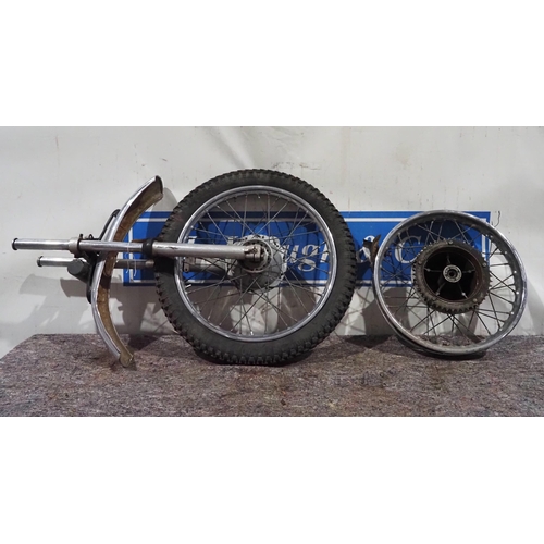259 - BSA B25/B50/ Triumph TRS motorcycle wheels and forks