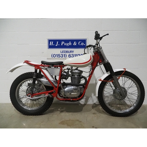 1065 - BSA B25 trials motorcycle.
Engine no. C25851.
Runs and rides, engine rebuilt, electronic ignition, r... 