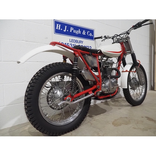 1065 - BSA B25 trials motorcycle.
Engine no. C25851.
Runs and rides, engine rebuilt, electronic ignition, r... 