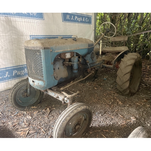 293 - Allis Chalmers model B tractor, straight axle, pto, pulley