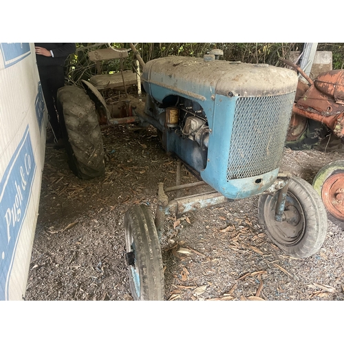 293 - Allis Chalmers model B tractor, straight axle, pto, pulley