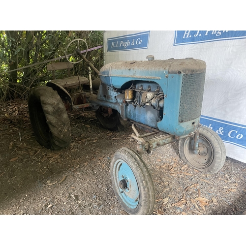 293 - Allis Chalmers model B tractor, straight axle, pto, pulley