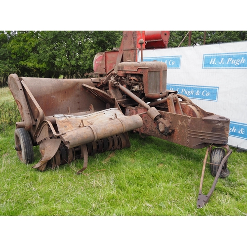 509 - Early International pick up baler with International cub engine