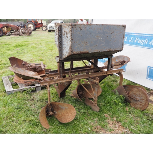 542 - Ferguson potato planter with bell and badges