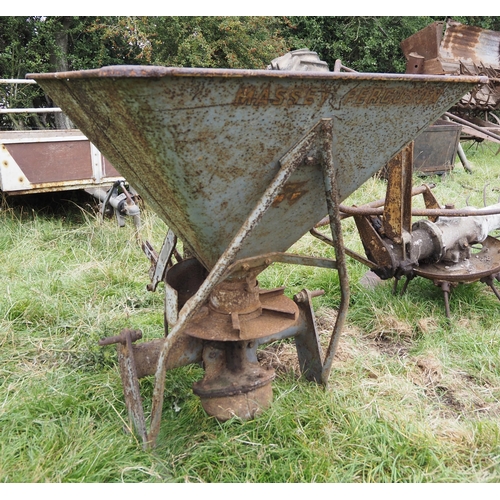 547 - Massey Ferguson fertiliser spinner