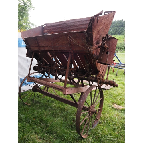 560 - Massey Harris mobile trusser