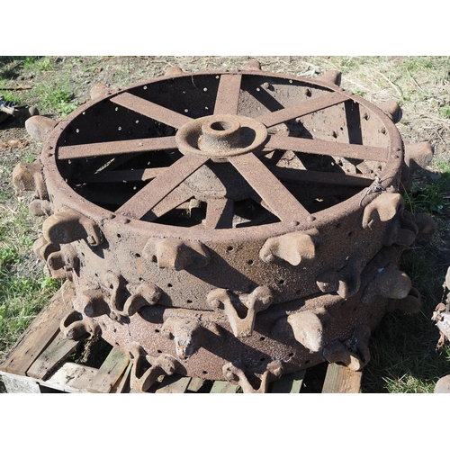 589 - Fordson standard spade lug wheels