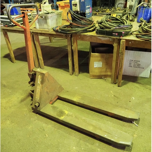 95 - Slingsby pallet truck