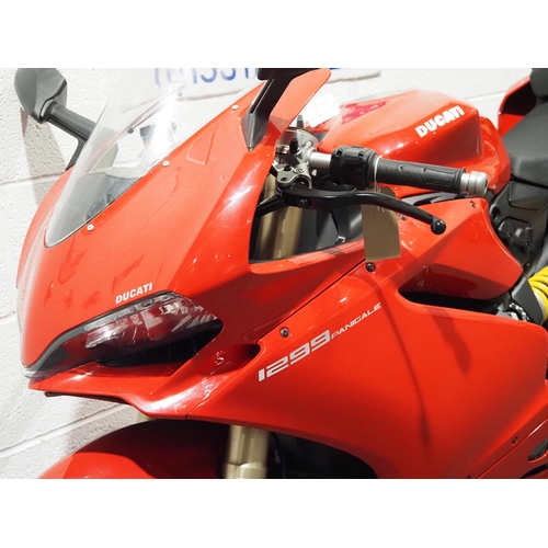 959A - Ducati Panigale motorcycle. 2015. 1299cc.
Runs and rides, MOT expires 22/9/23. C/w service history, ... 