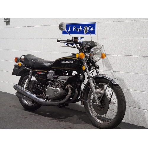 999A - Suzuki GT380 motorcycle. 1977. 371cc.
Runs and rides, ridden 30 miles to the sale room. Reg. TPF 575... 