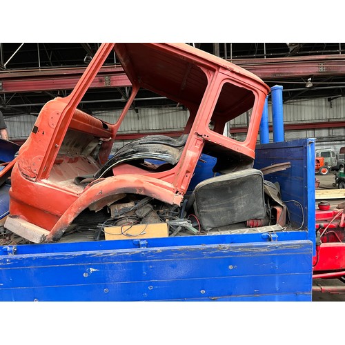 216 - Early Bedford TK lorry project 1963, comes with refurbished and old cab. Known as a 'Cats Whiskers' ... 