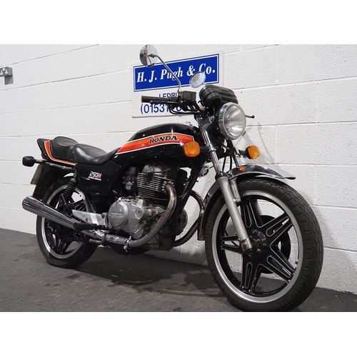 1099 - Honda CB250N Super Dream motorcycle. 1981. 249cc.
Frame no. CB250-2205625
Engine no. CB250NE-2205630... 